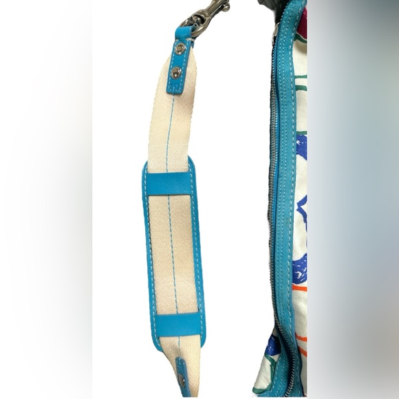 UPDATED Coach
Multicolor logo hobo Shoulder Bag medium great condition - Picture 6 of 13